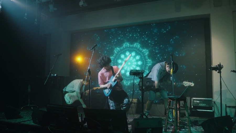 LTNS — LIVE still 12