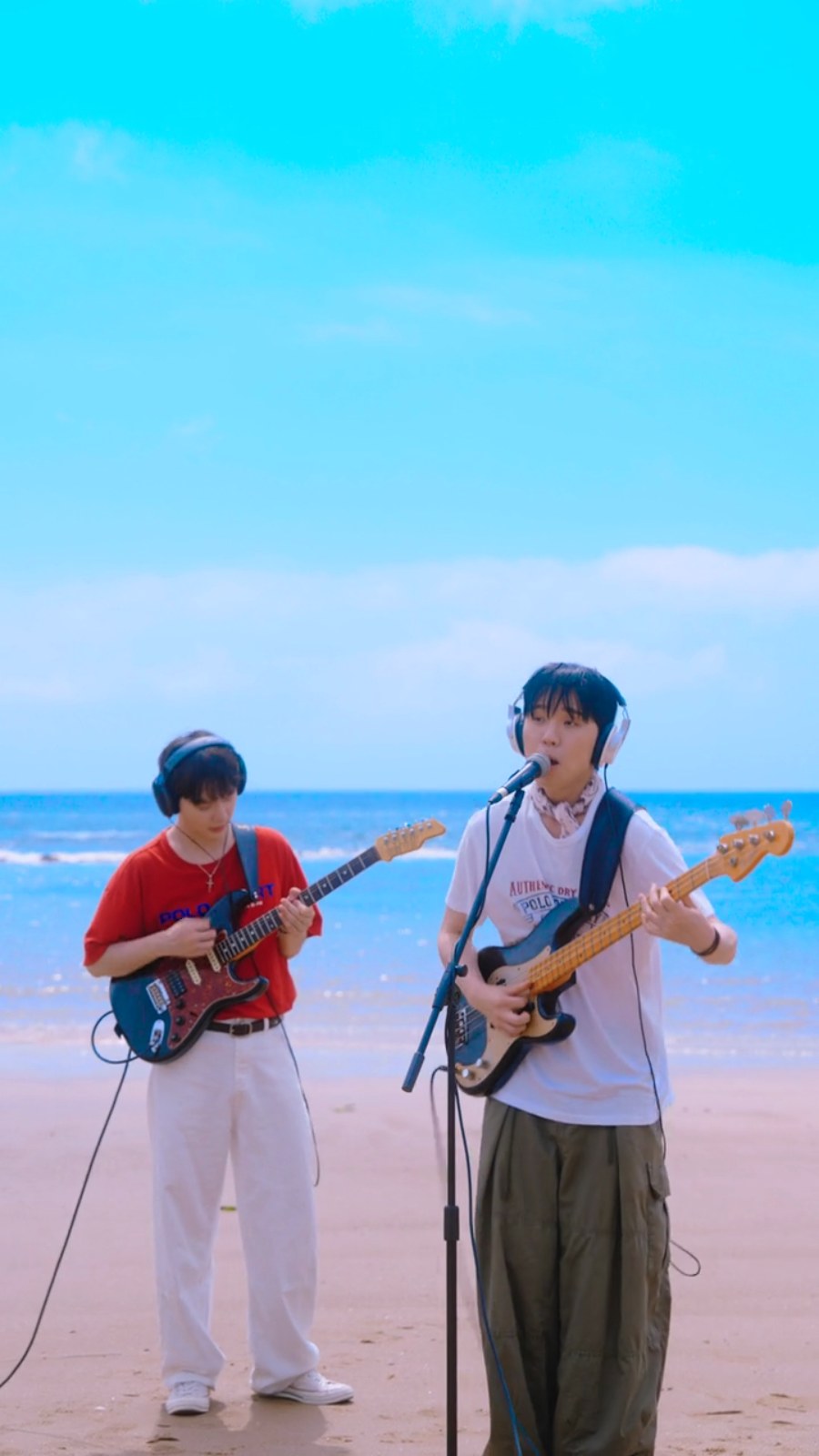 UNXL — VERTICAL LIVE still 1