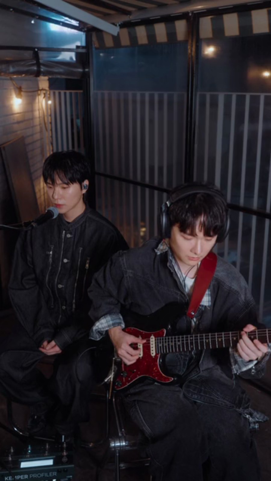 UNXL — VERTICAL LIVE still 3