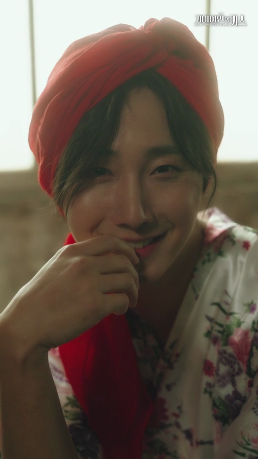 KISS OF THE SPIDER WOMAN still 7