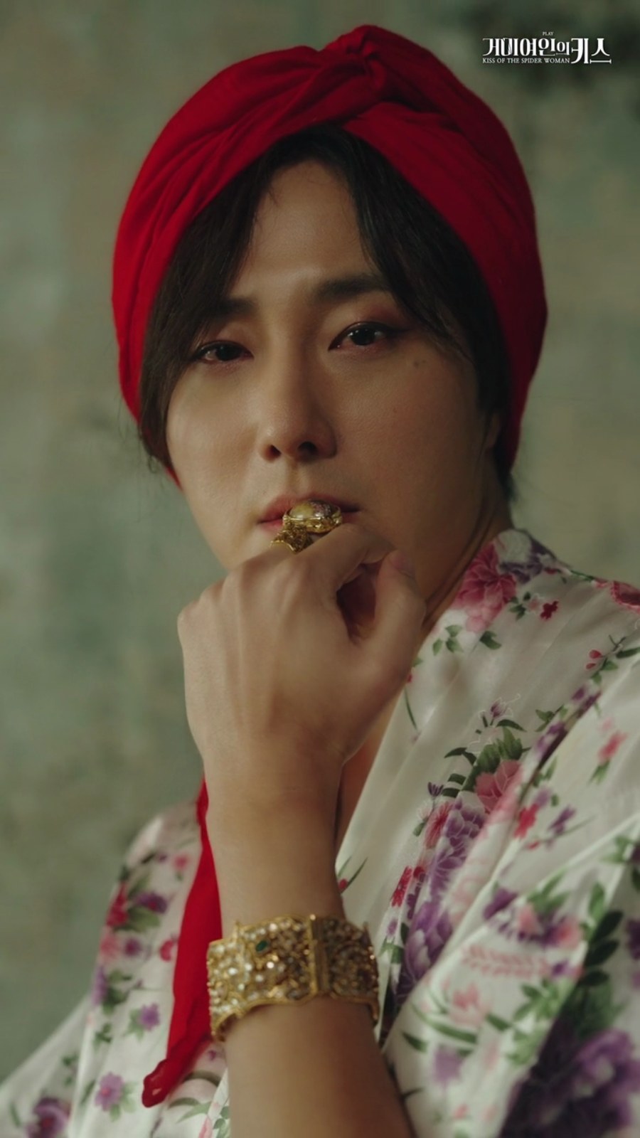 KISS OF THE SPIDER WOMAN still 9